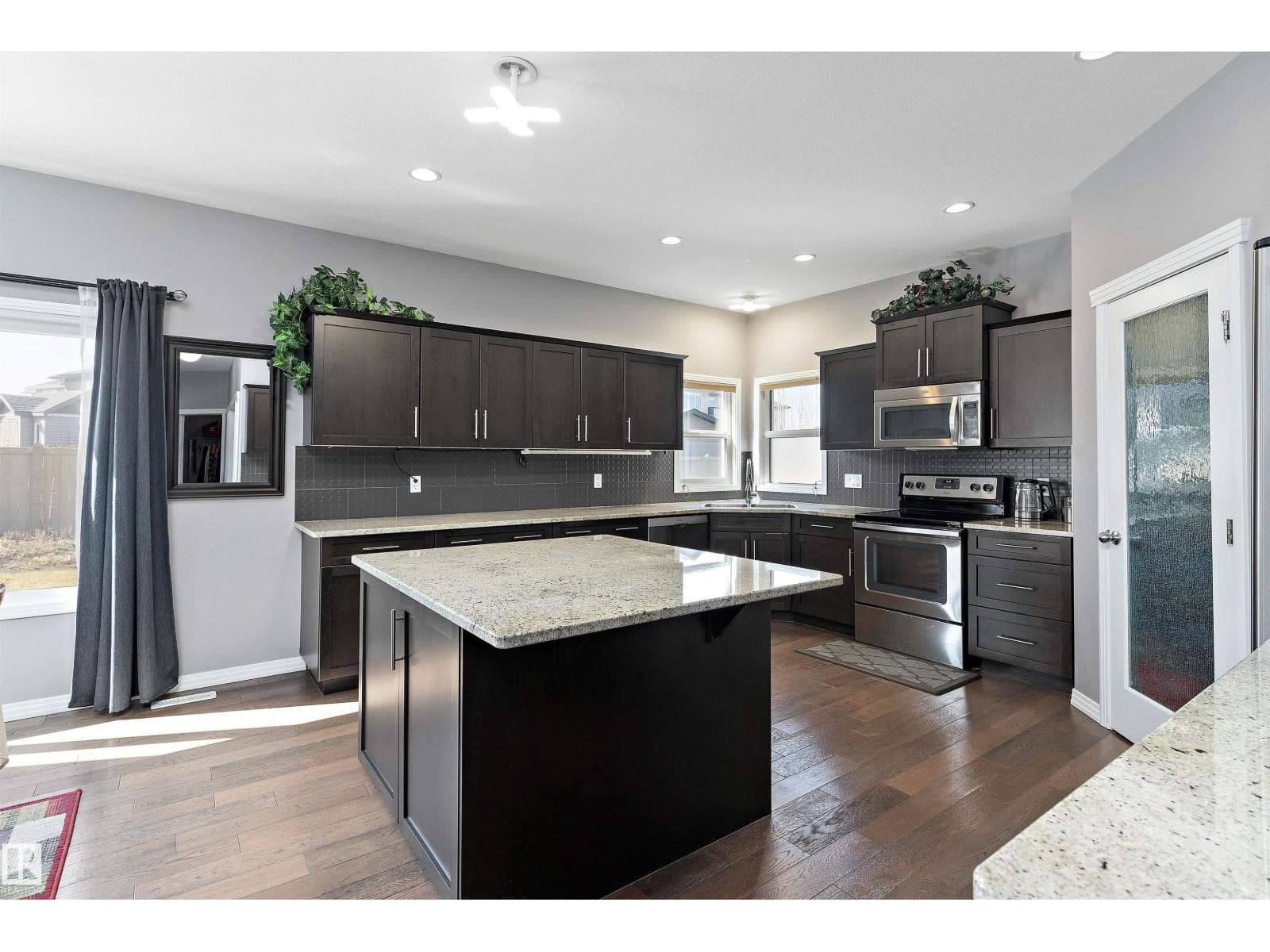 1325 Adamson DR SW — photo 5