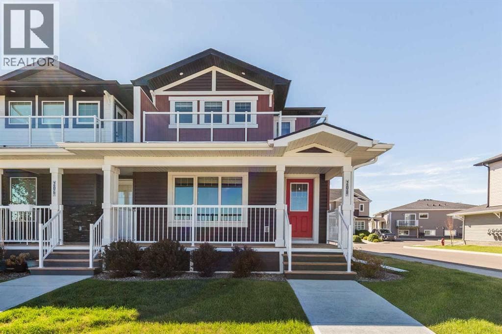 208, 210 Firelight Way W