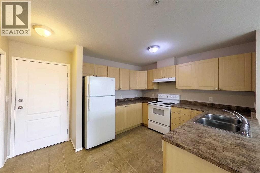 302, 1615 41 Street — photo 3