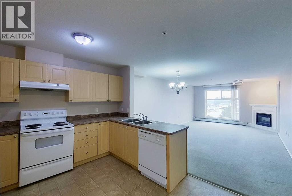 302, 1615 41 Street — photo 2