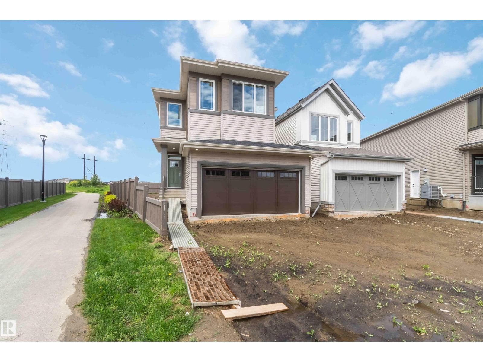 19360 29 AV NW