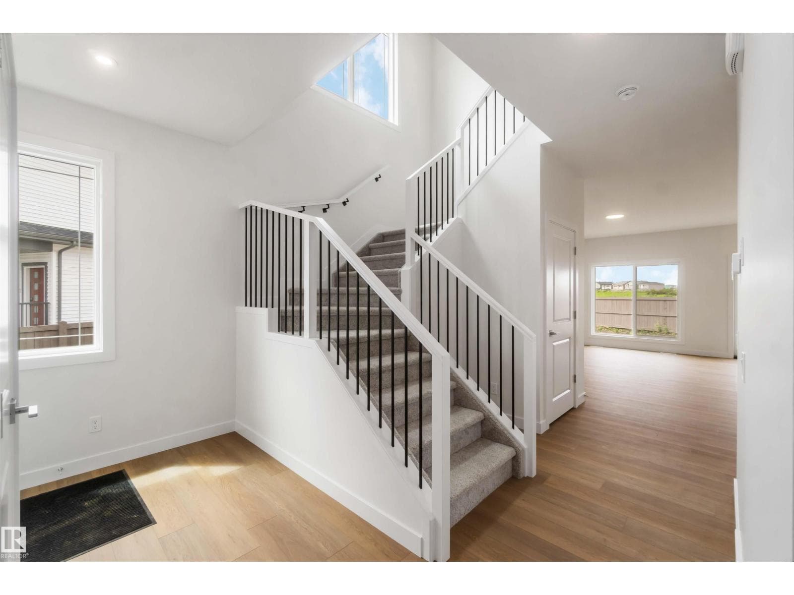 19360 29 AV NW — photo 3