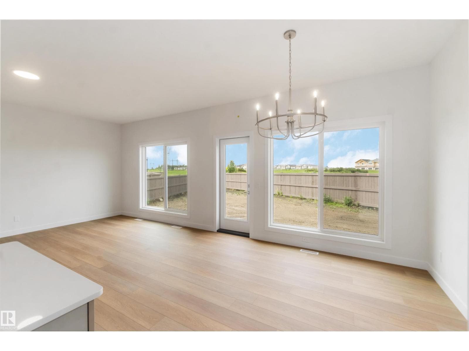 19360 29 AV NW — photo 4