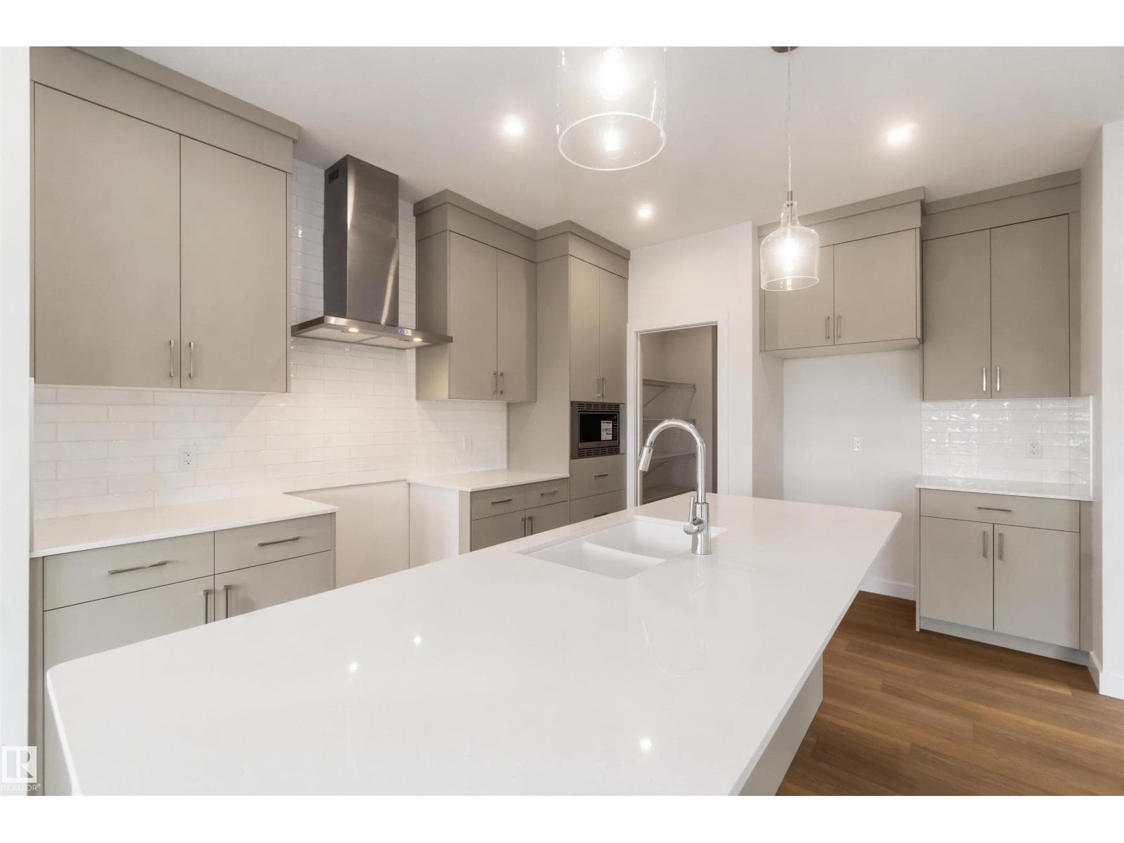 19360 29 AV NW — photo 5