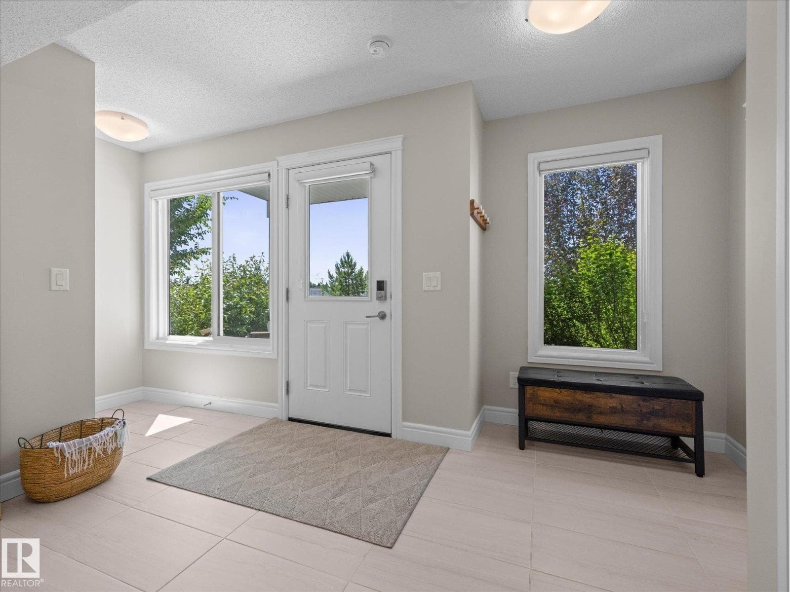 #16 330 BULYEA RD NW — photo 4