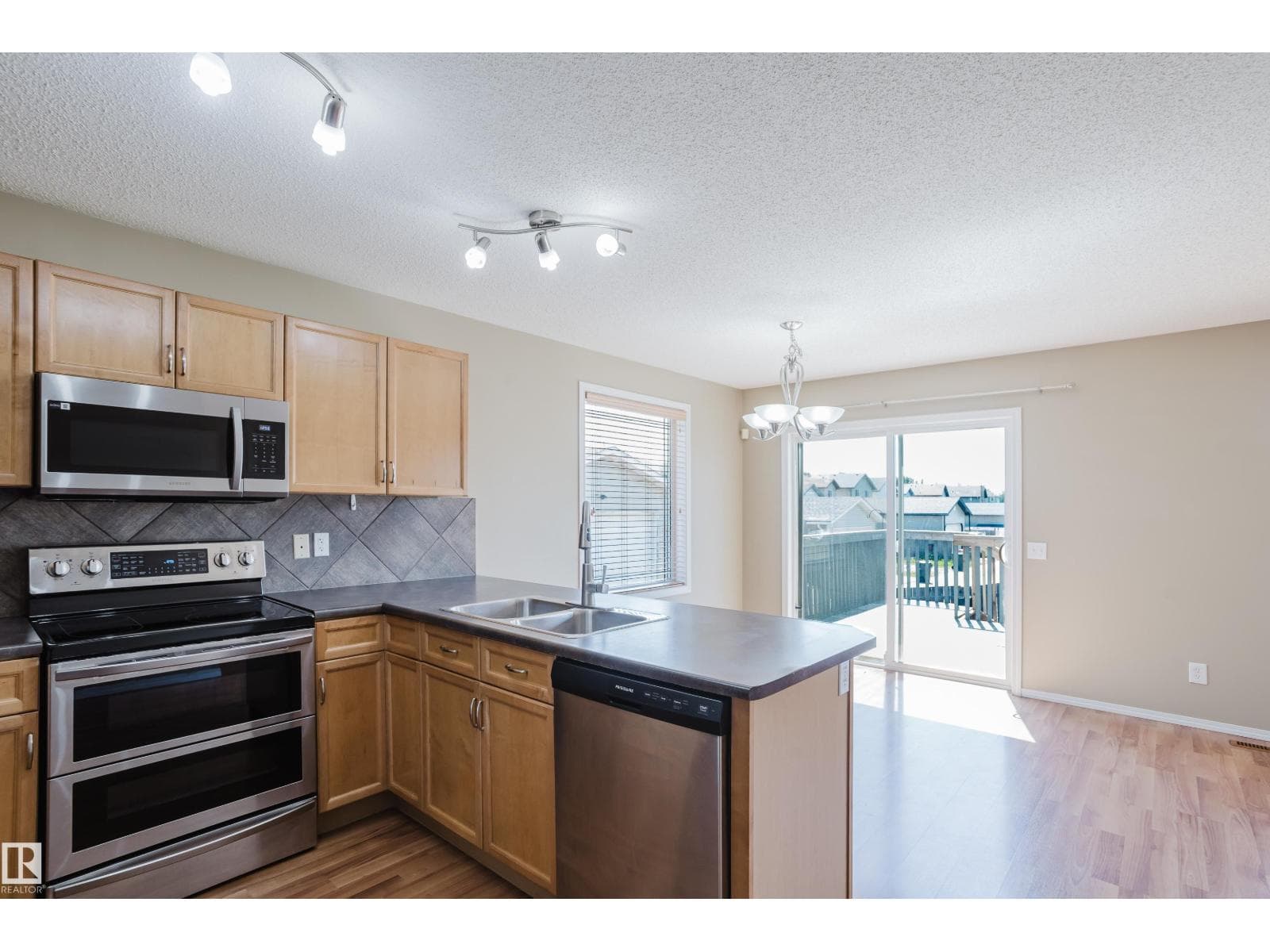 4610 SOUTH PARK DR — photo 5