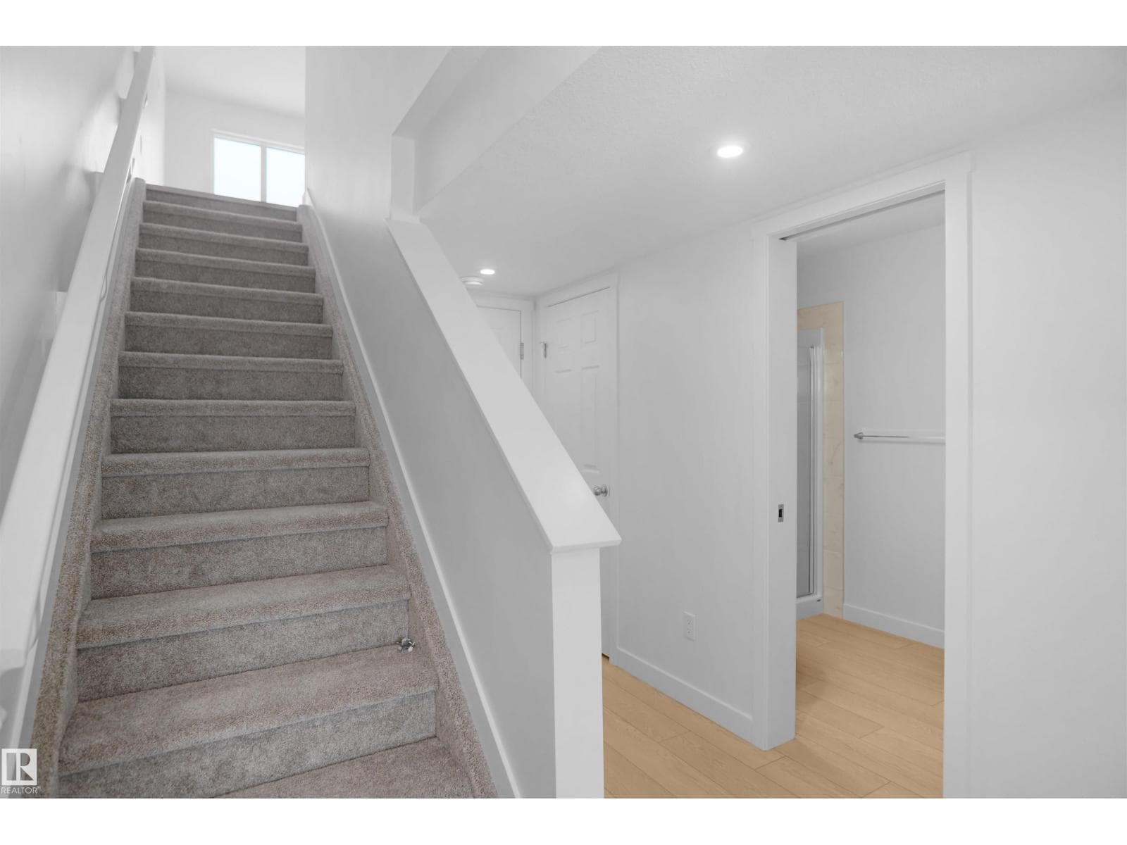 21032 24 AV NW — photo 4