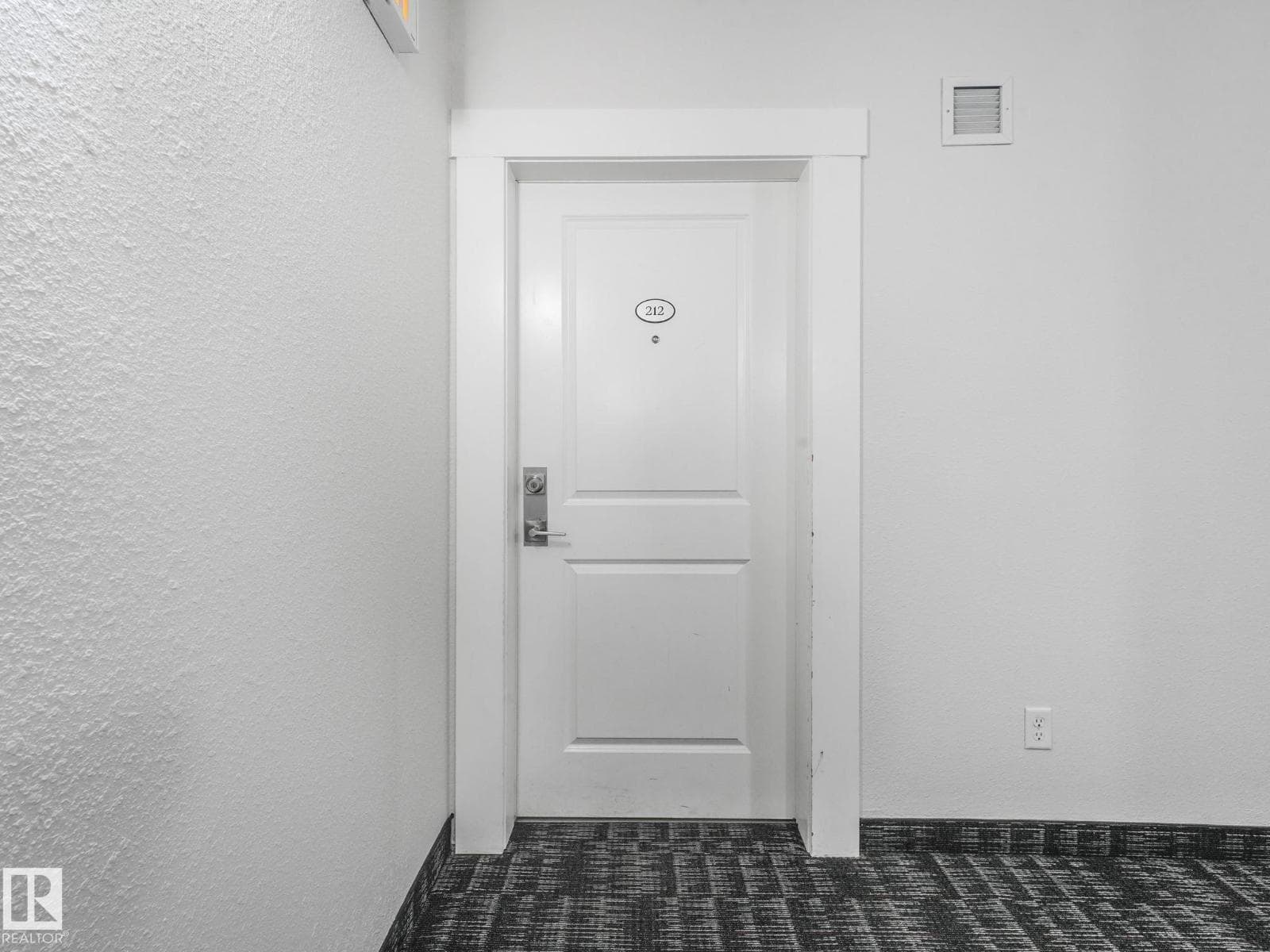 #212 508 ALBANY WY NW — photo 3