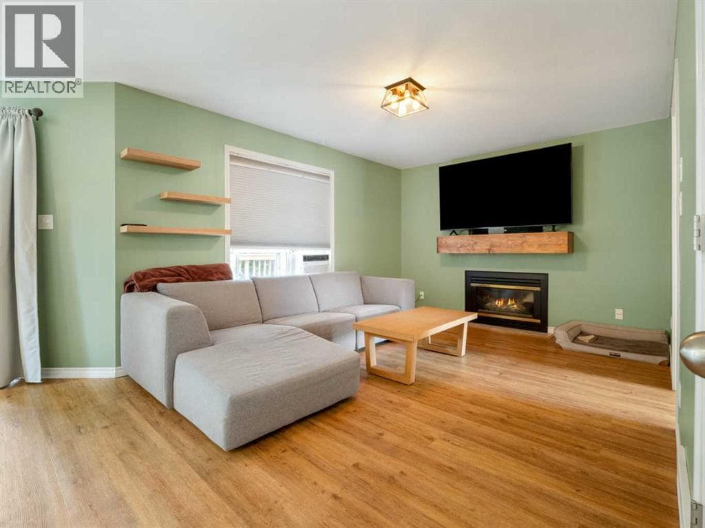 123 Stoney Crescent W — photo 3