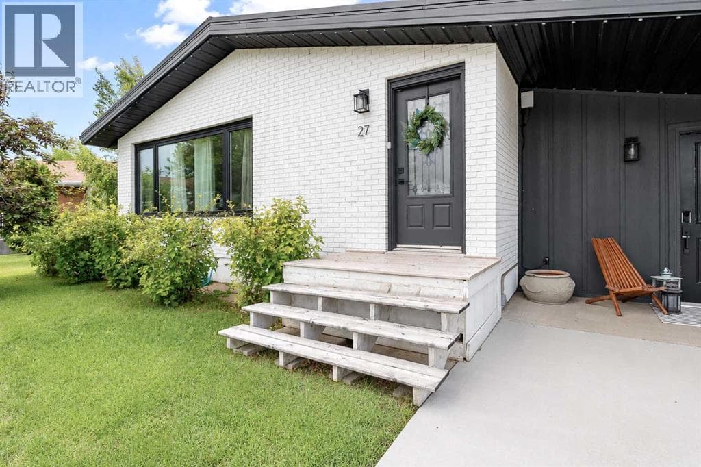27 Laurel Place W — photo 2