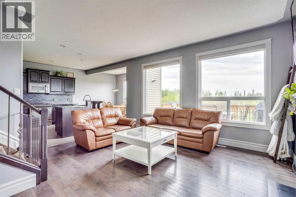 377 Walnut Crescent — photo 4