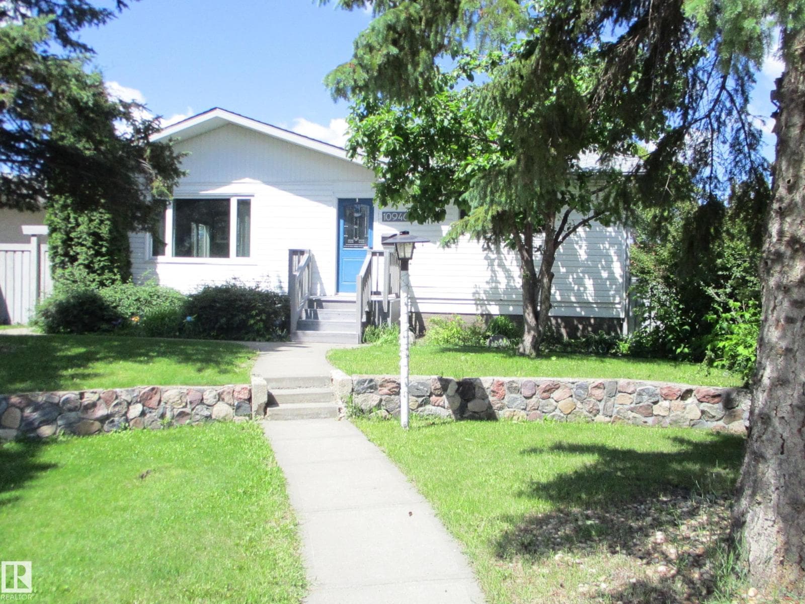 10946 165 ST NW NW