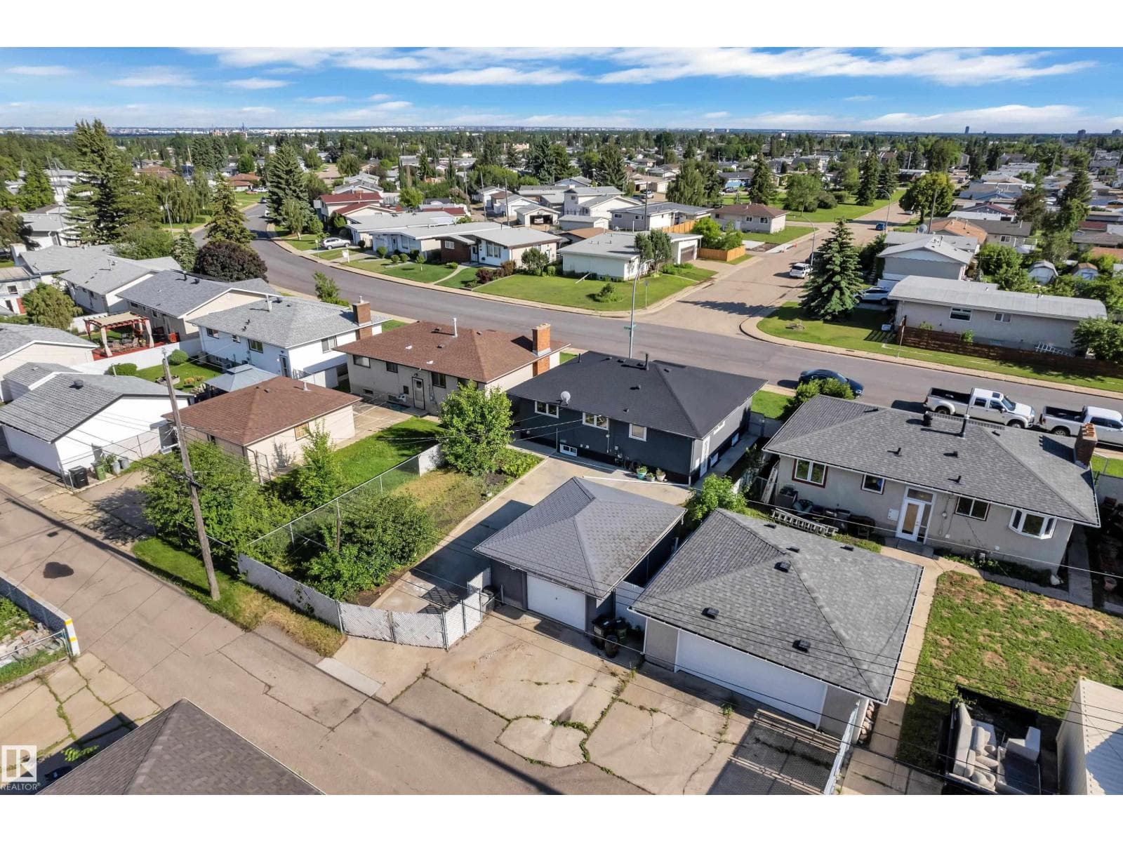 8104 135 AV NW — photo 5