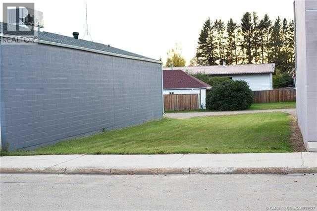 5106 50 Street — photo 2