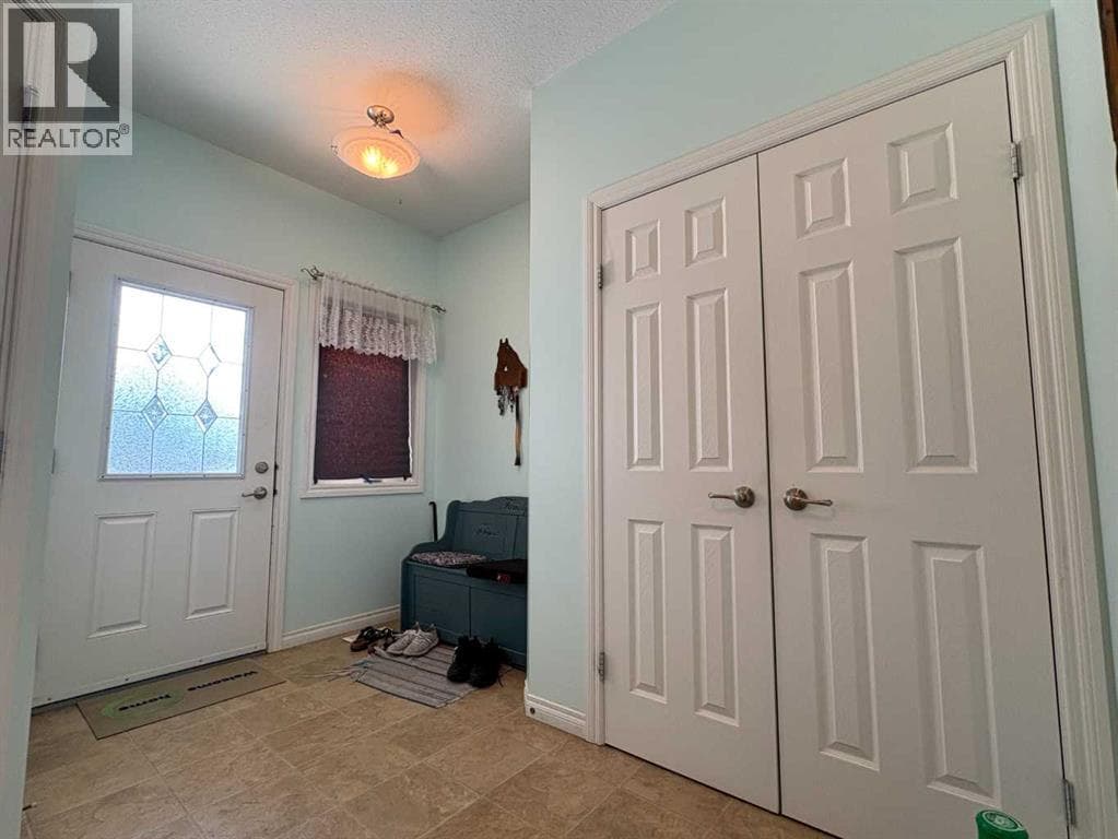 4516 54 Street — photo 2