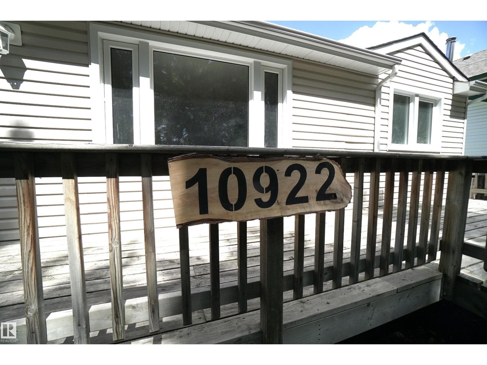 10922 62 AV NW — photo 2