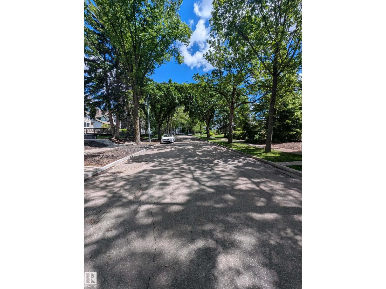 10922 62 AV NW — photo 3