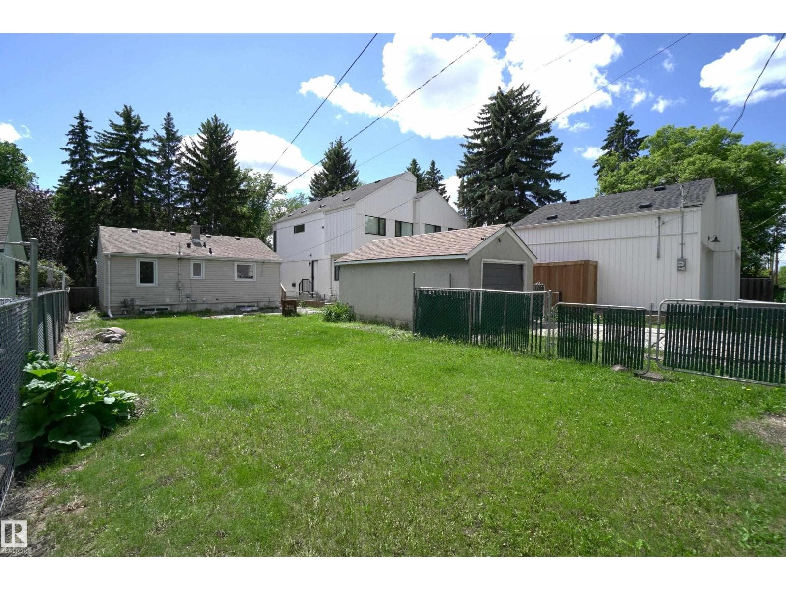 10922 62 AV NW — photo 4