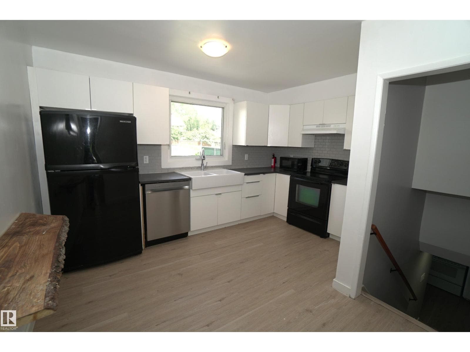 10922 62 AV NW — photo 5