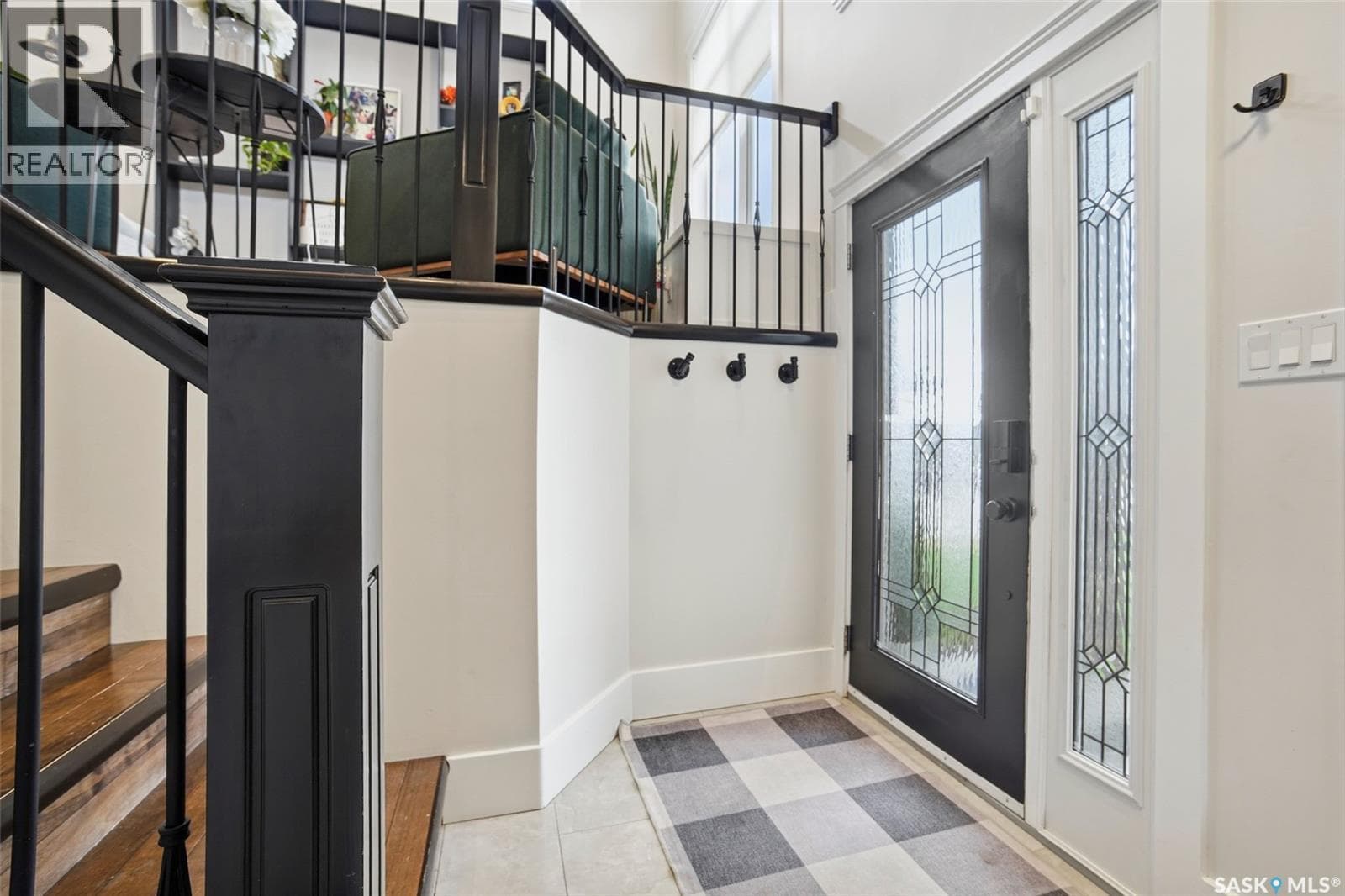 710 Crystal Springs DRIVE — photo 2