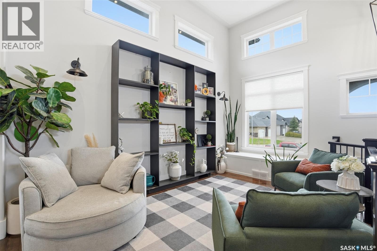 710 Crystal Springs DRIVE — photo 3