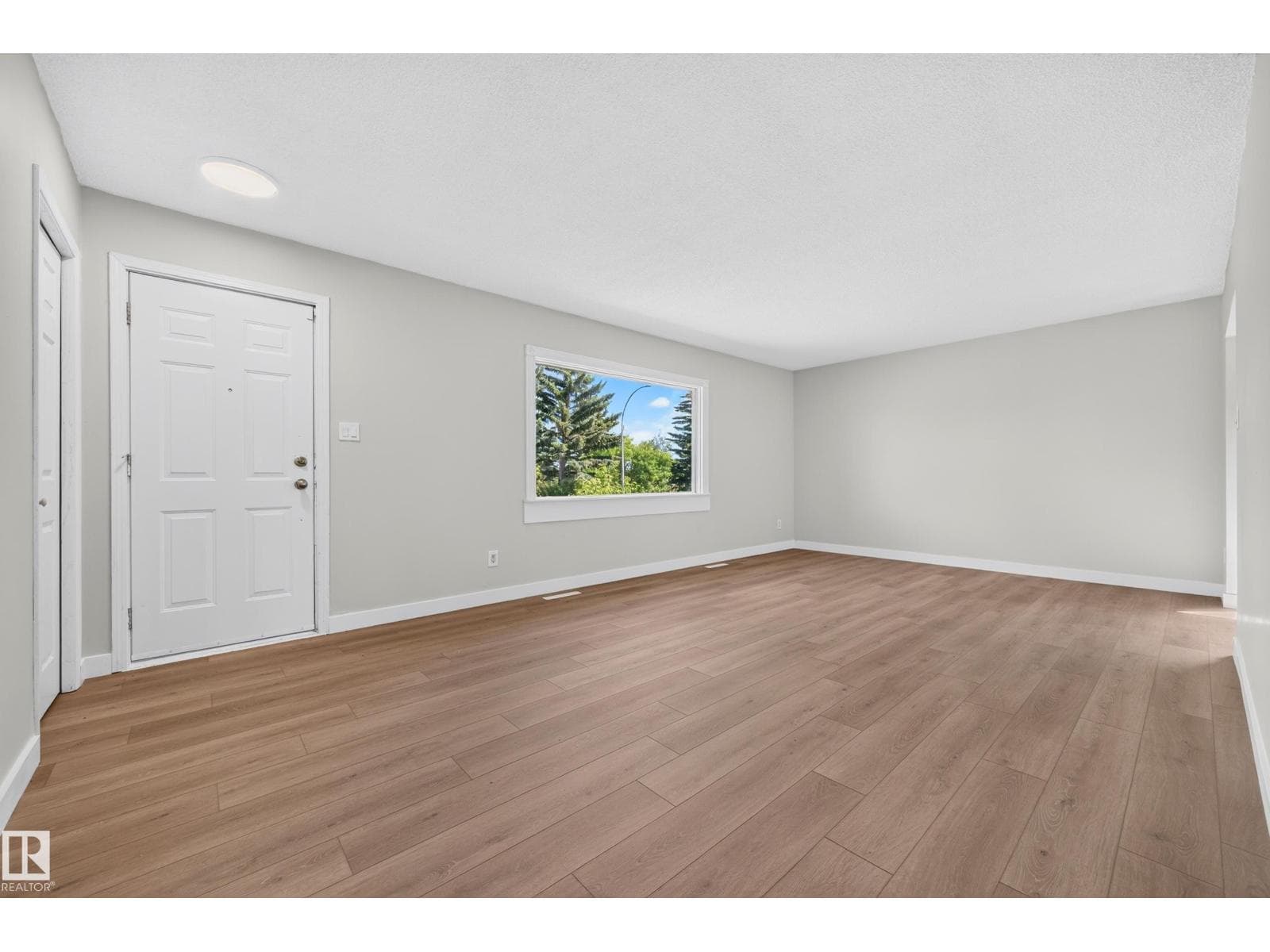4311 105A AV NW — photo 5