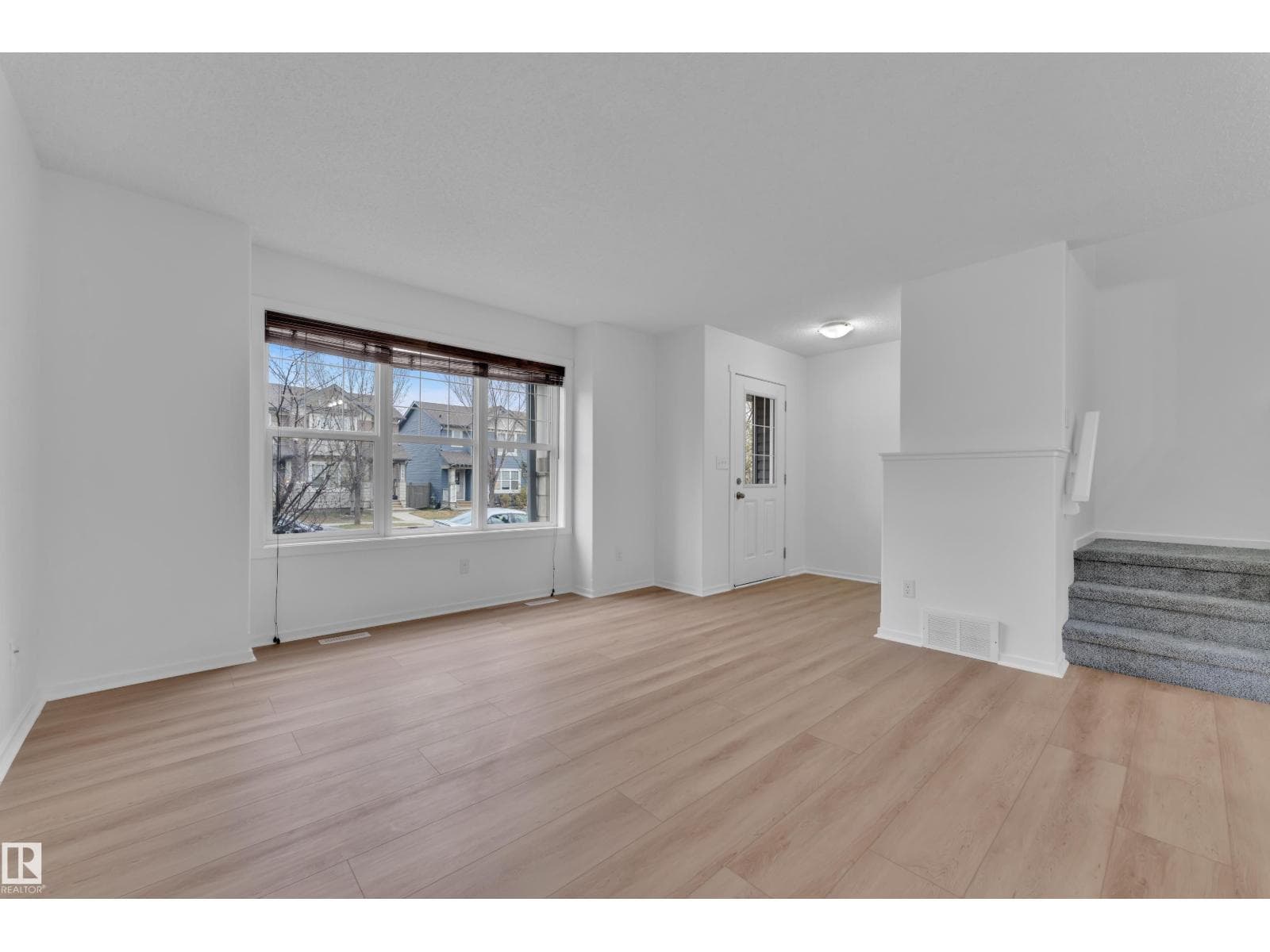 2143 32 ST NW — photo 2