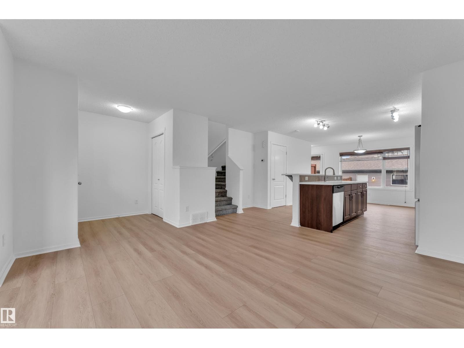 2143 32 ST NW — photo 3