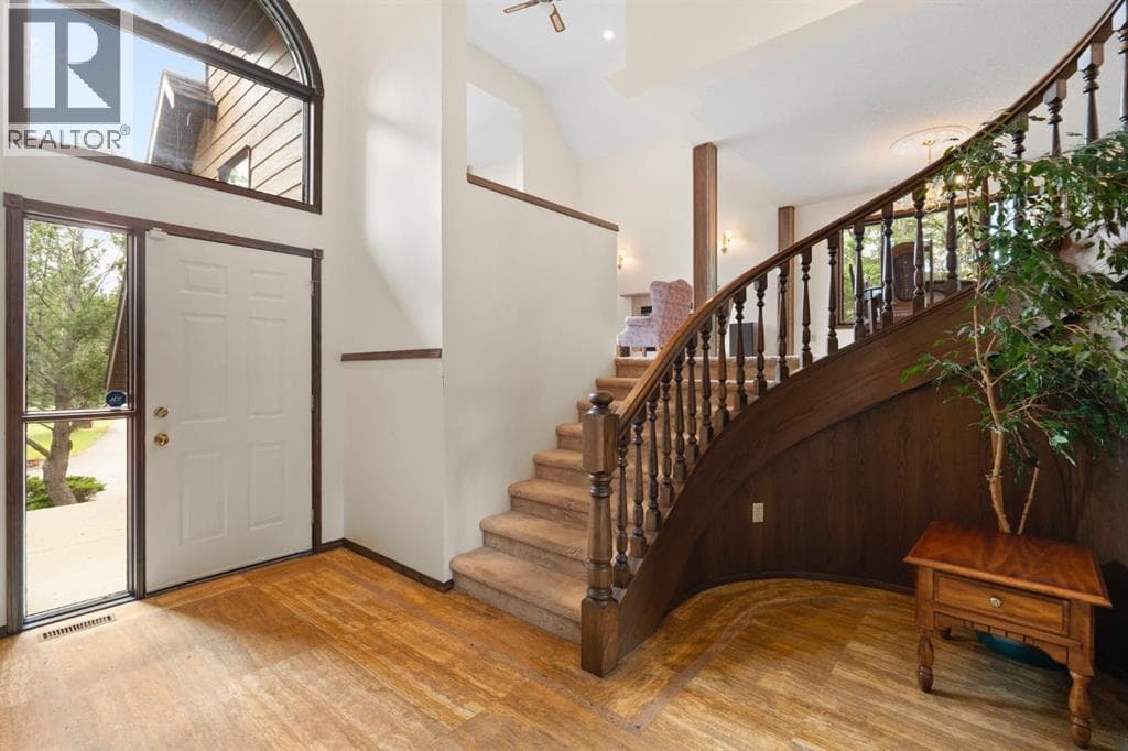 39 Bearspaw Ridge Crescent — photo 4