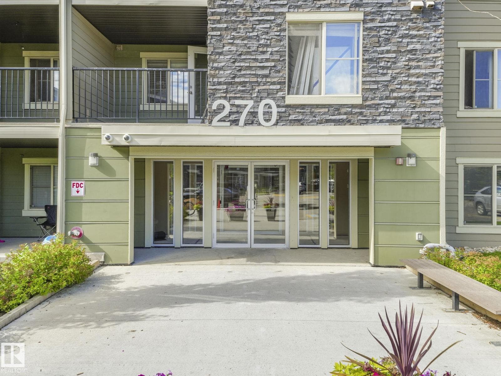 ##404 270 MCCONACHIE DR NW — photo 2