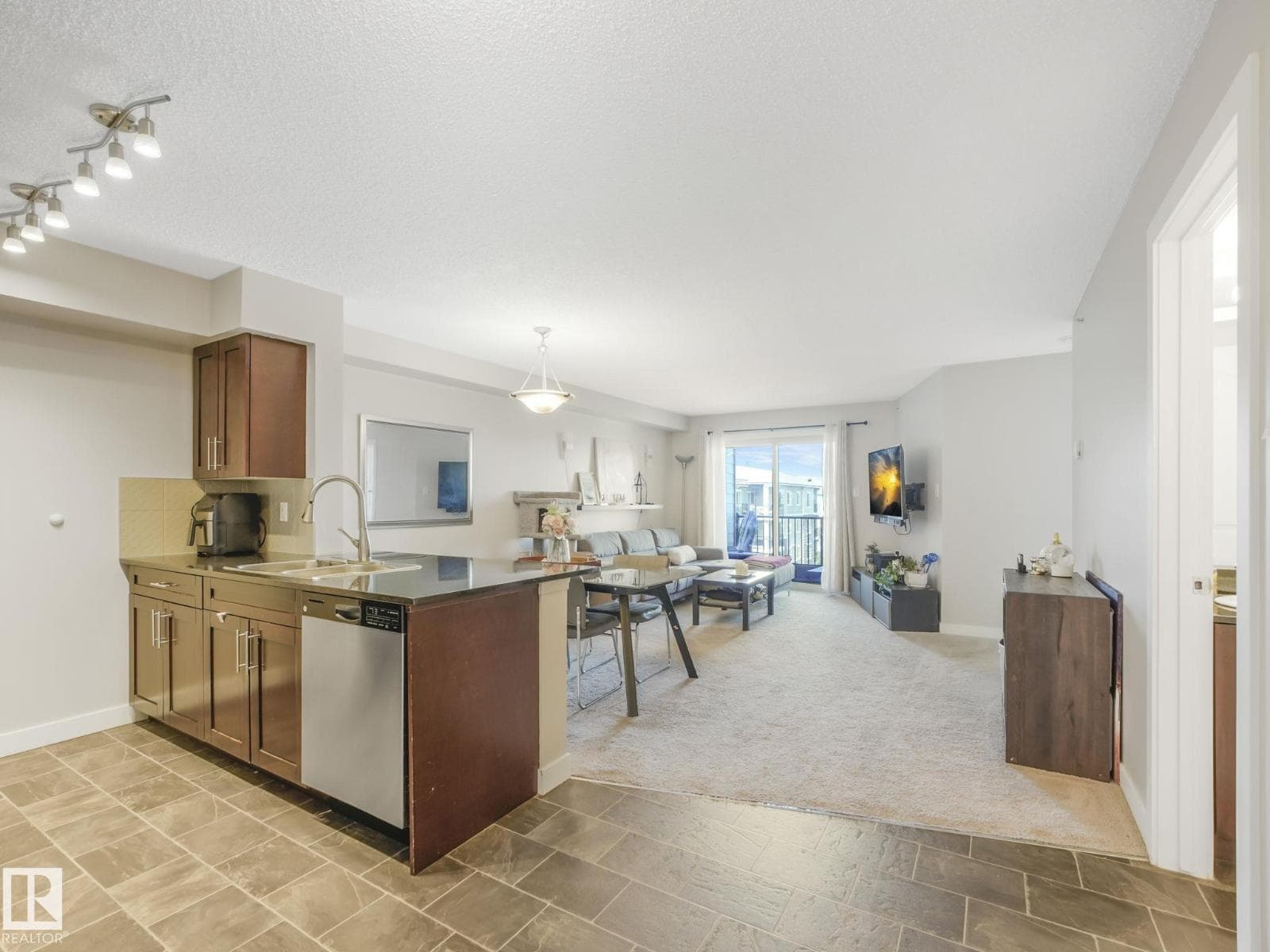 ##404 270 MCCONACHIE DR NW — photo 5