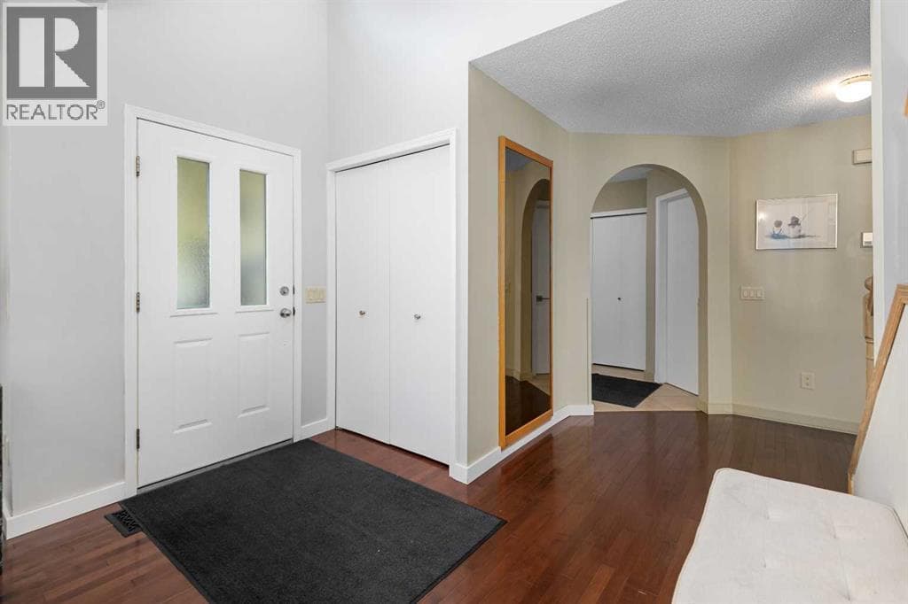 95 Hawkstone Close NW — photo 4