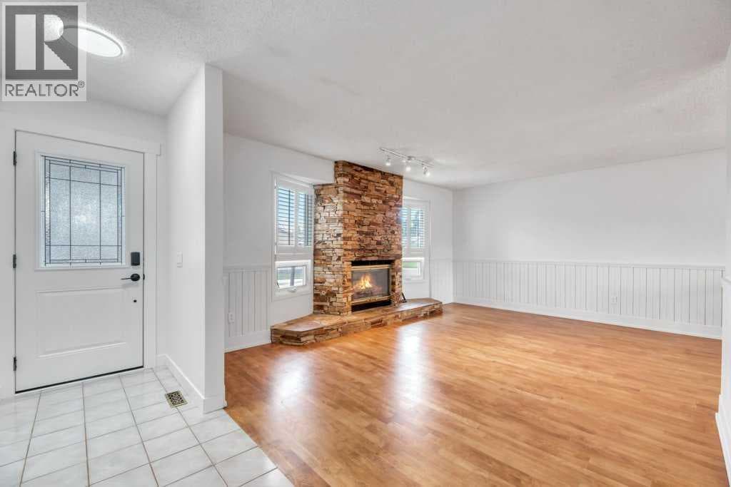 23 Penworth Crescent SE — photo 4