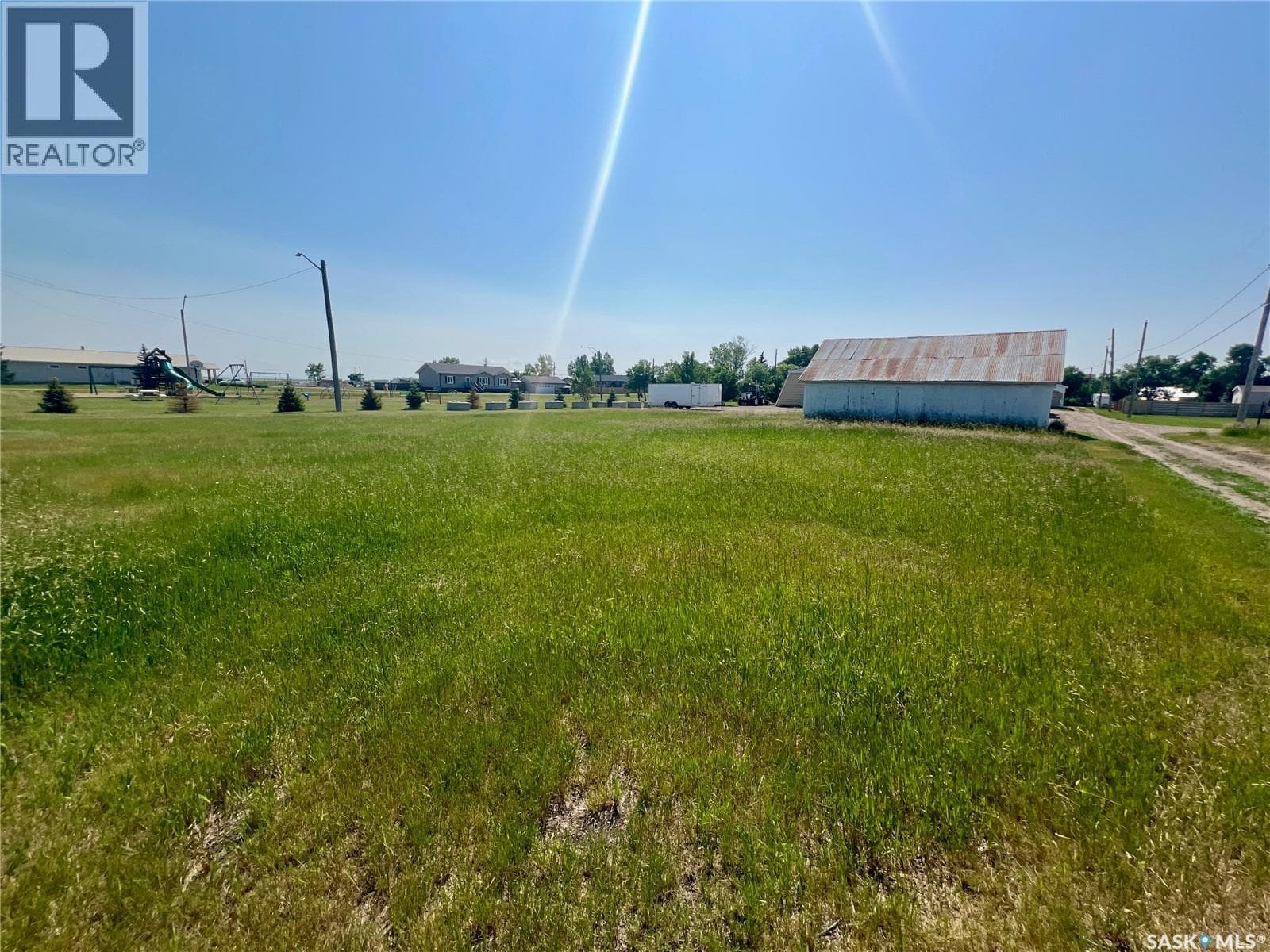 209 Coteau STREET — photo 3
