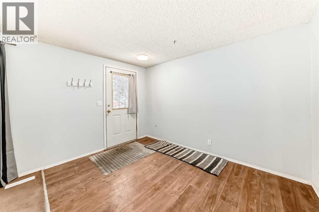 5209 46 Street — photo 3