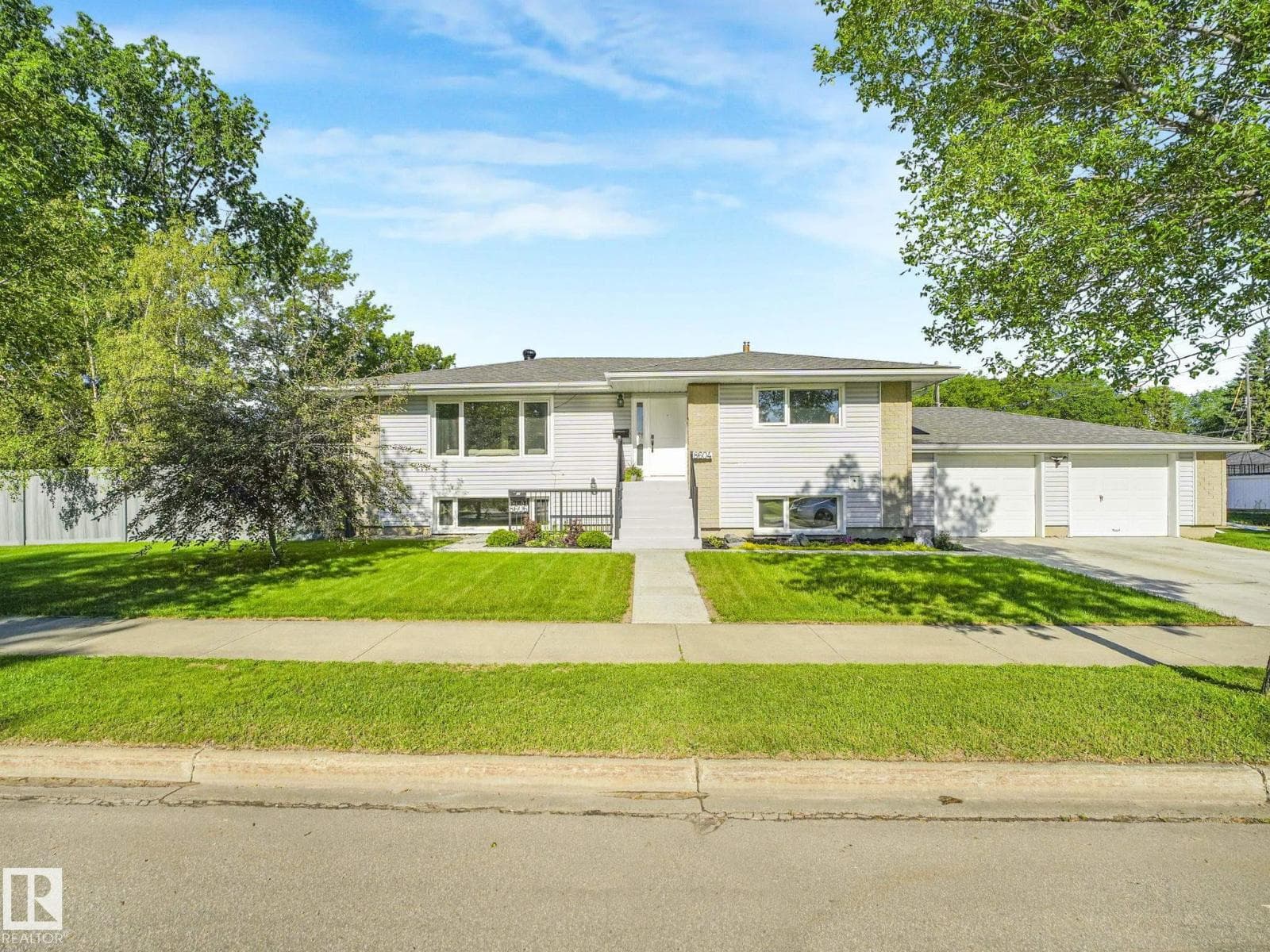 8604/8606 79 ST NW