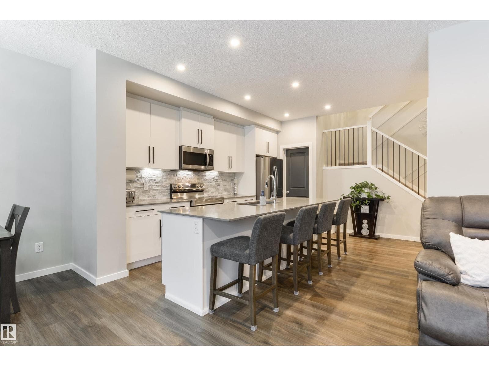 27 PROSPECT PL