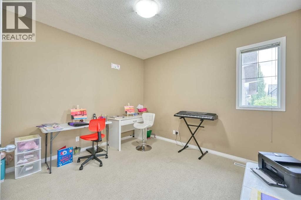 141 Royal Ridge Mount NW — photo 5