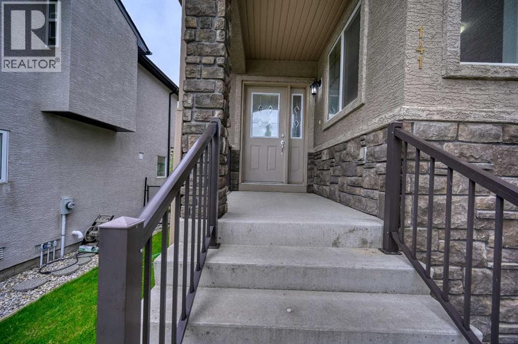 141 Royal Ridge Mount NW — photo 4