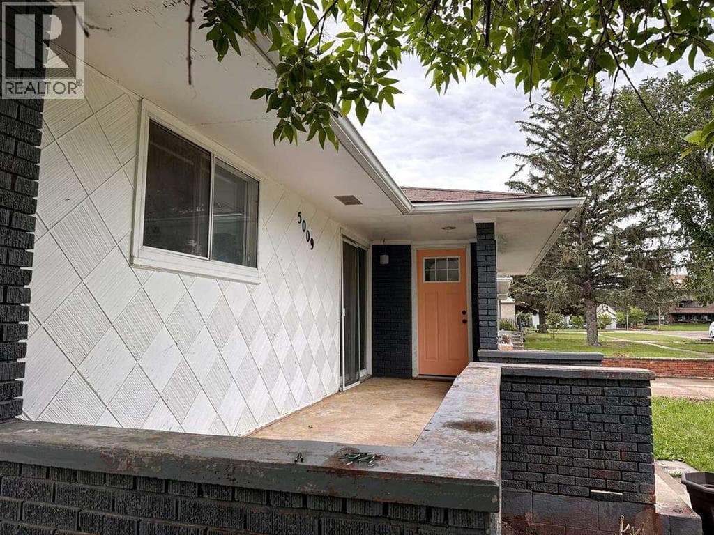 5009 51 Avenue — photo 3