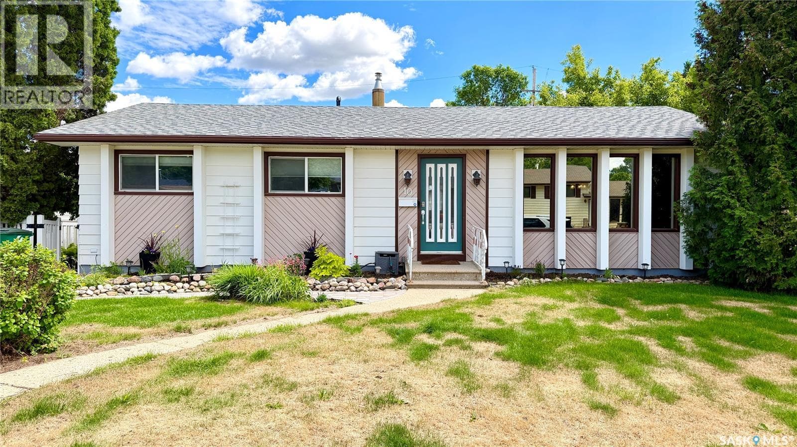 10 Stewart AVENUE — photo 2