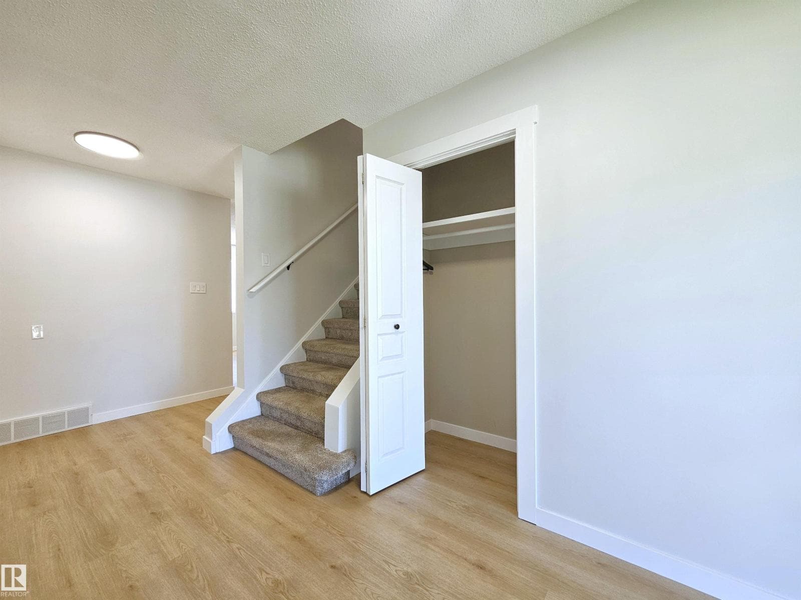 8011 182A ST NW — photo 4