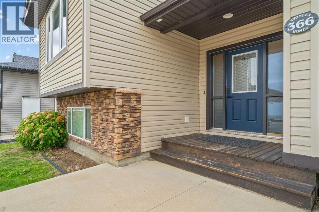 366 Somerset Row SE — photo 4