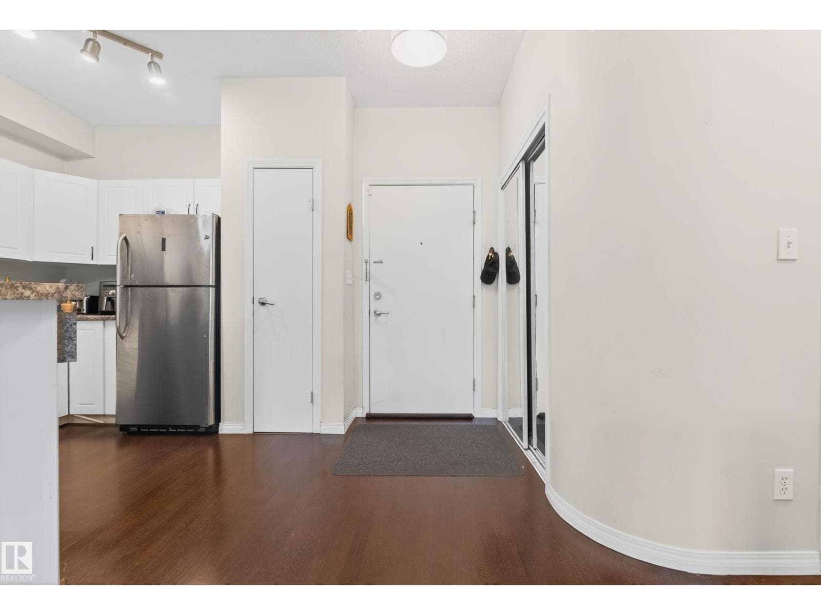 #226 4304 139 AV NW — photo 5