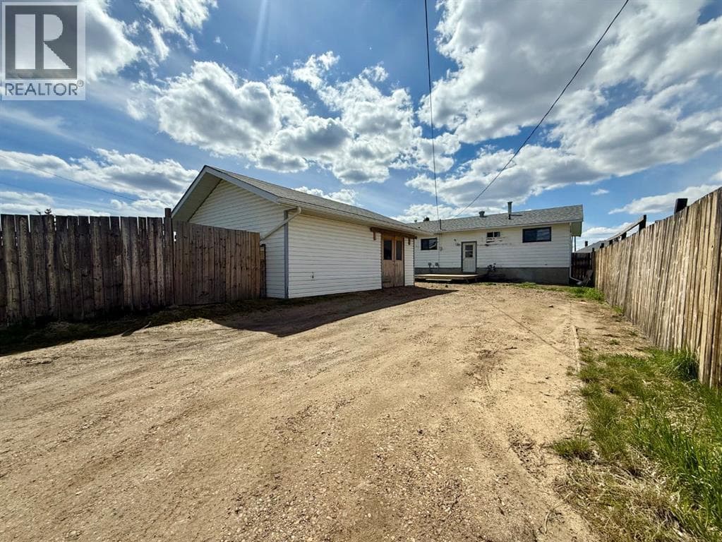 4643 52 Street — photo 3