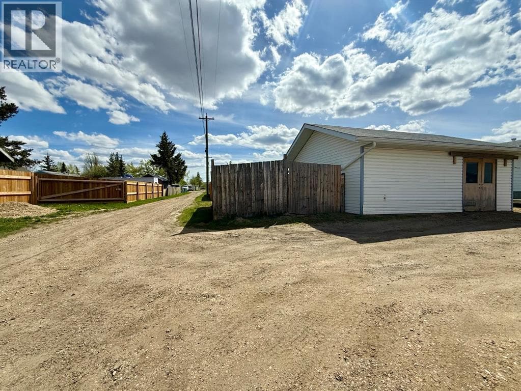 4643 52 Street — photo 4