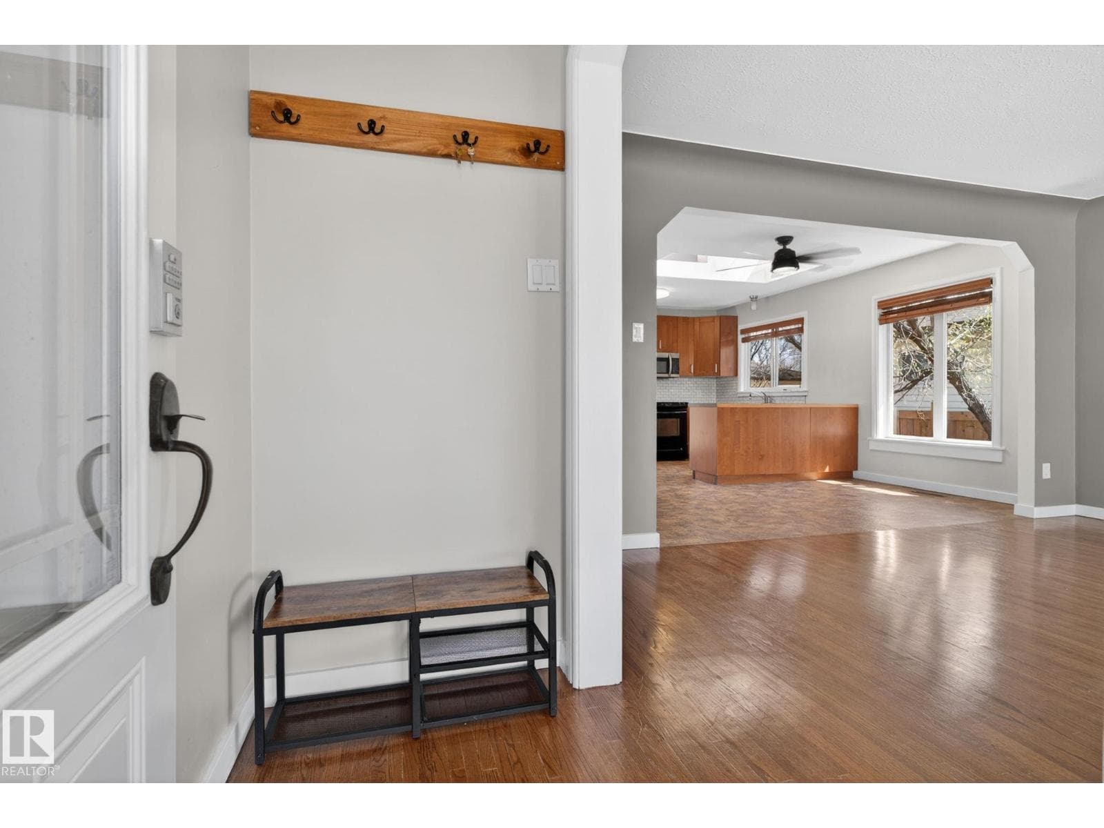 10409 83 ST NW — photo 3