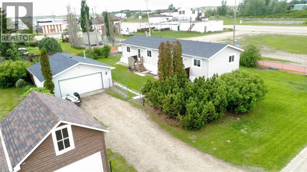 5016 49 Street — photo 2
