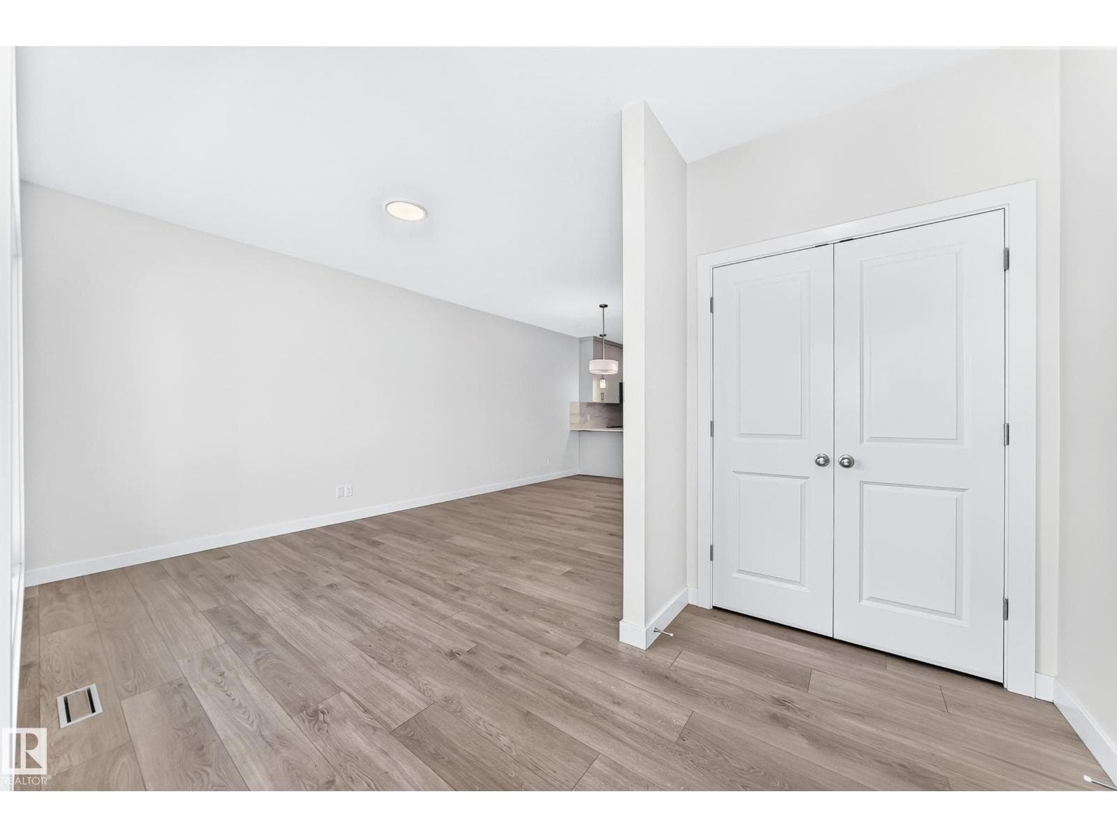 3816 CHRUSTAWKA PL SW — photo 2