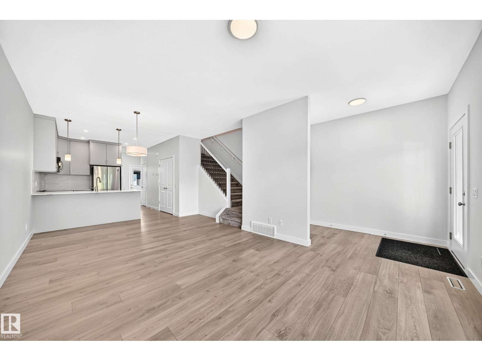 3816 CHRUSTAWKA PL SW — photo 5